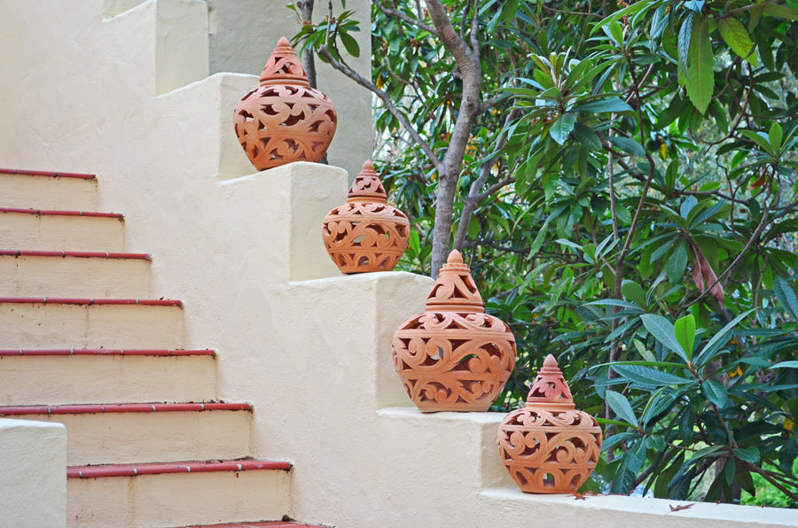 Kanok Garden Lanterns: 4 pcs/unit. Unit Price: $210.00/ $52.50 per piece